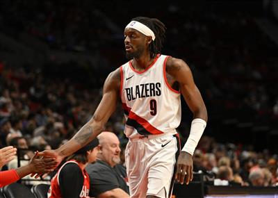 Die Trail Blazers erzielten in einem einzigen Viertel neun Dreier und schlugen die Warriors im zweiten Viertel mit 13 Punkten Vorsprung, um die Wende zu erzielen.