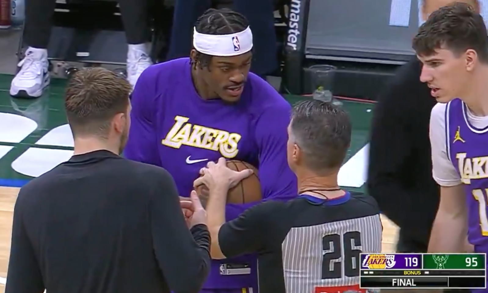 Der neue Lakers-Spieler Tierro gab sein Karrieredebüt, und Antetokounmpo erfuhr davon und ergriff die Initiative, den Ball zu spielen